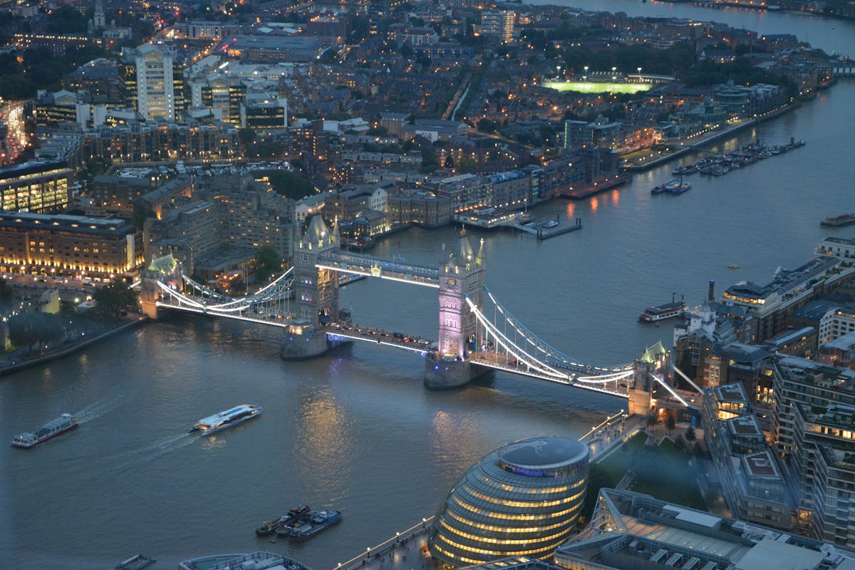 Swiss Alps Maj Tower Bridge London orientimet e pejzazhit për udhëtarët evropianë