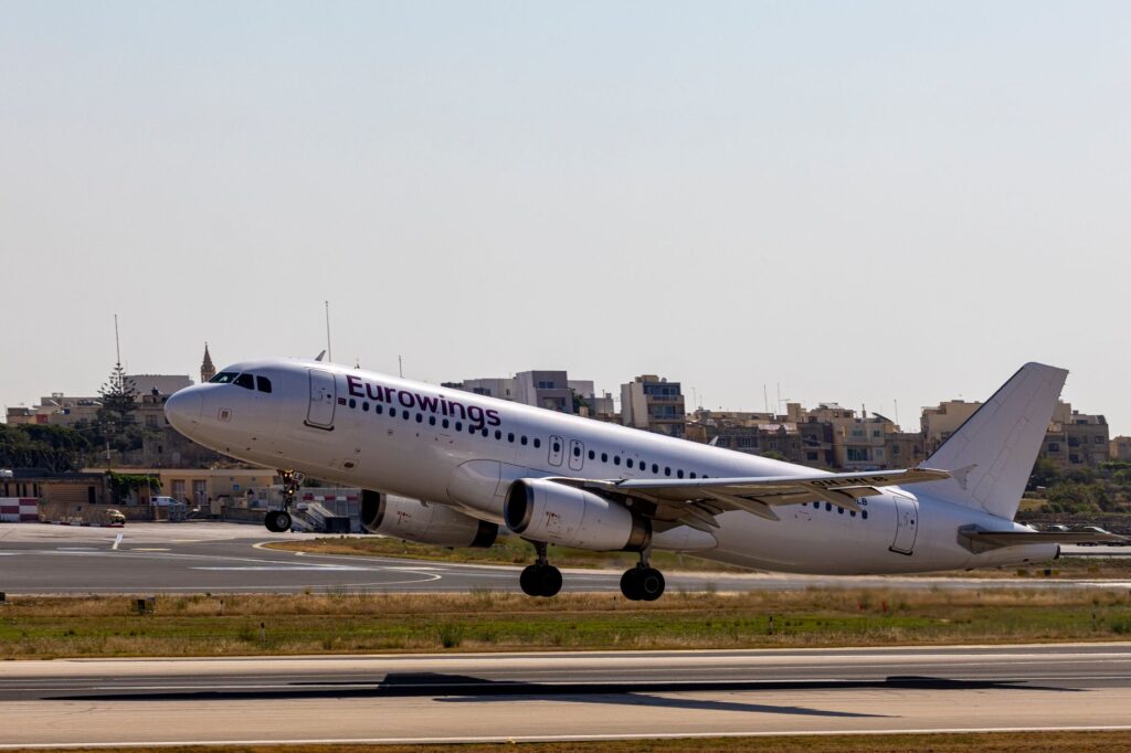 Aircraft departing for Europe, a flight only possible with ETIAS approved in advance