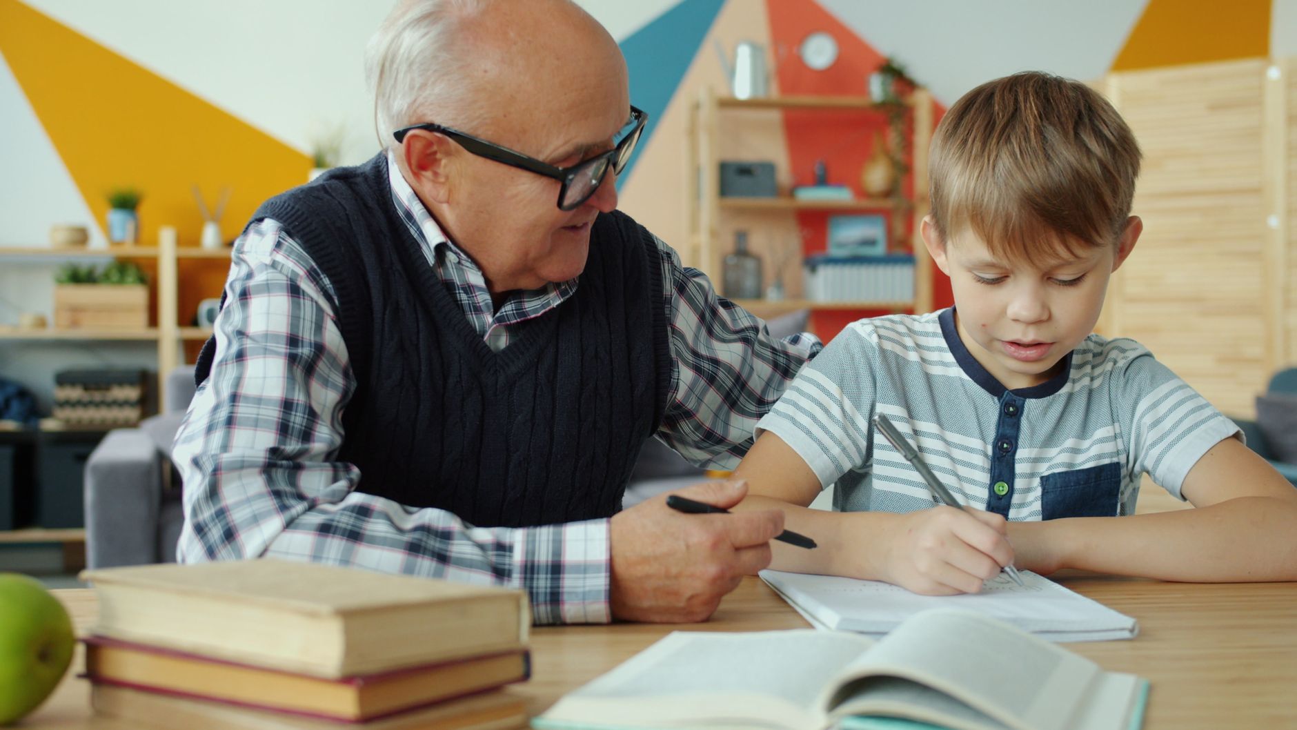 Grandchild helping a grandparent apply for a travel authorisation on a phone